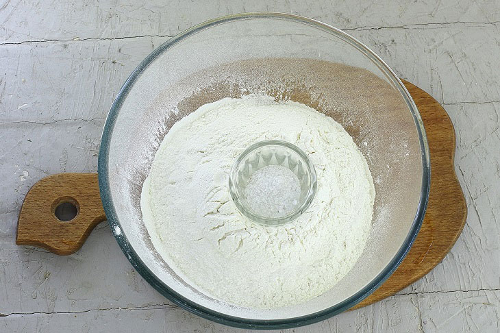 Homemade donuts with garlic - delicious and airy