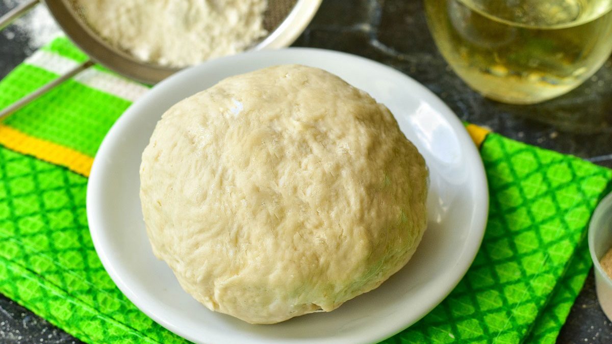 How to cook yeast dough on mineral water – a simple and excellent recipe