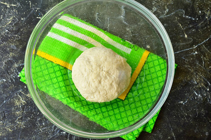 How to cook yeast dough on mineral water - a simple and excellent recipe