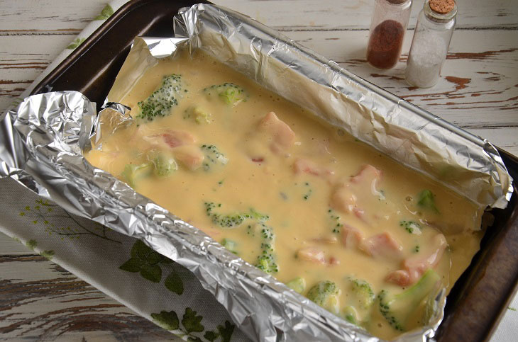 Lazy aspic pie with salmon and broccoli - tasty and healthy