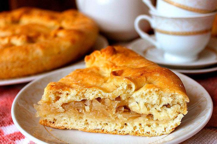 Lean yeast pie with cabbage filling - soft, juicy and delicious