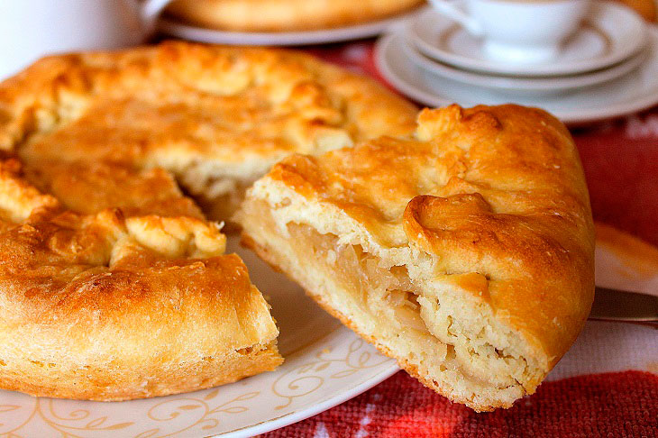 Lean yeast pie with cabbage filling - soft, juicy and delicious