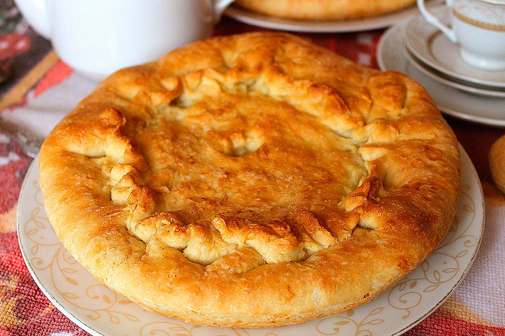 Lean yeast pie with cabbage filling - soft, juicy and delicious