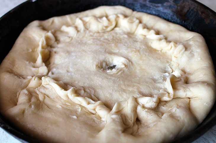 Lean yeast pie with cabbage filling - soft, juicy and delicious