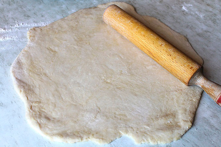 Lean yeast pie with cabbage filling - soft, juicy and delicious