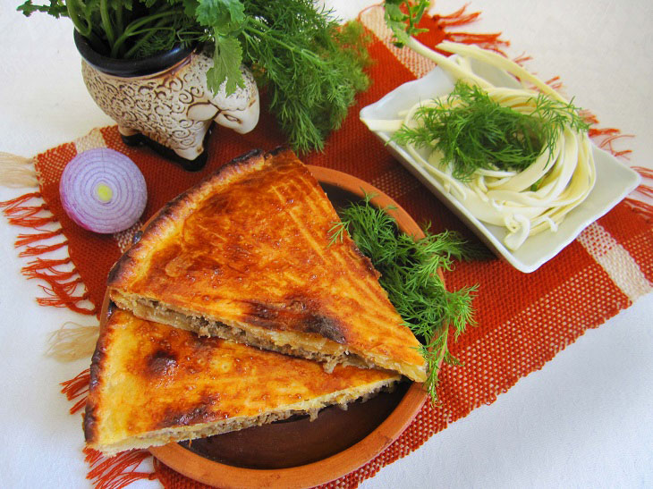 Pie with minced meat - unusually tender and juicy