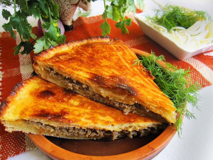 Pie with minced meat - unusually tender and juicy