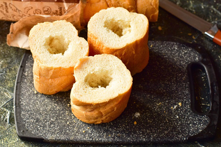 Delicious pies from yesterday's baguette - a quick and unusual recipe