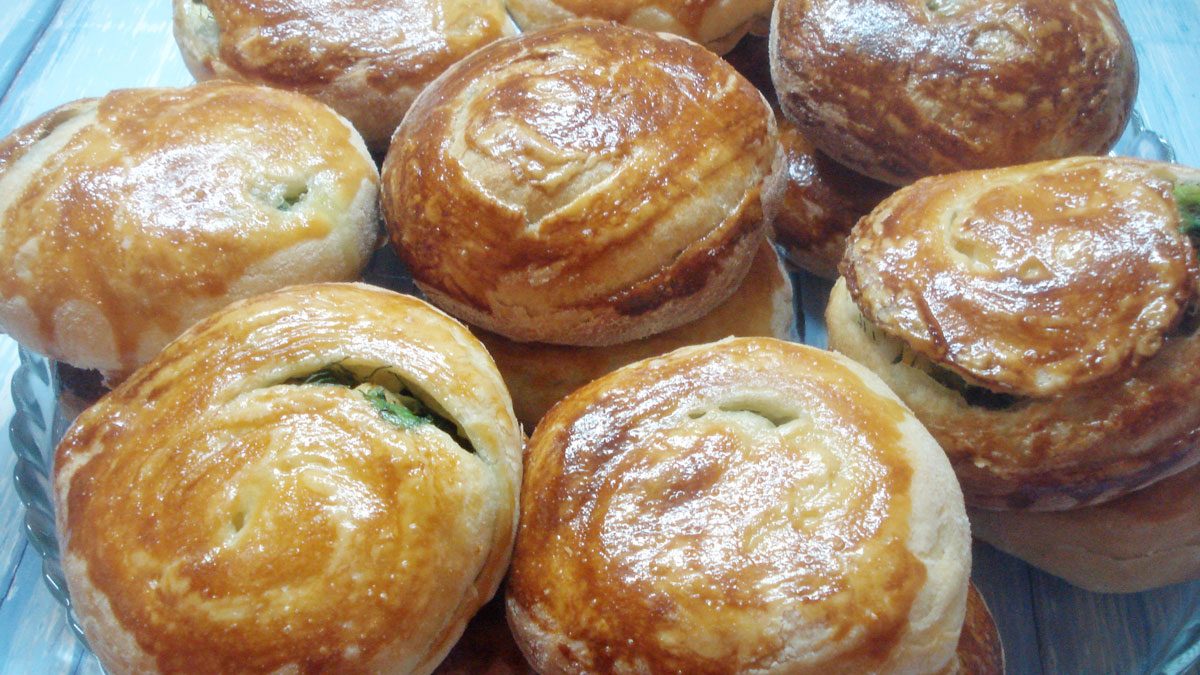 Surprisingly delicious puffs with an unusual filling of apples and herbs