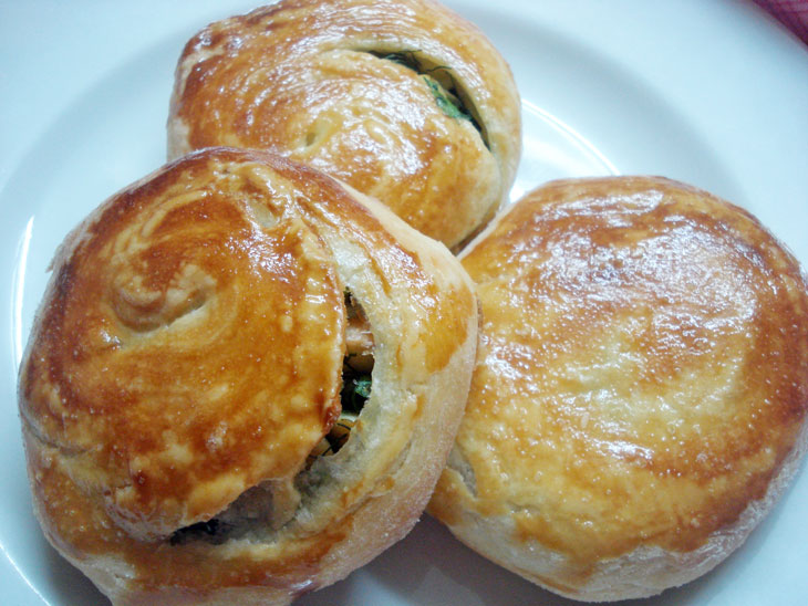 Surprisingly delicious puffs with an unusual filling of apples and herbs