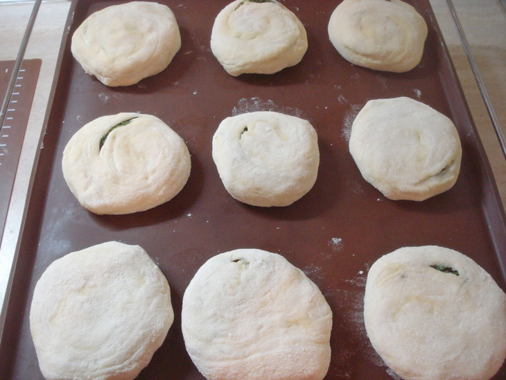 Surprisingly delicious puffs with an unusual filling of apples and herbs