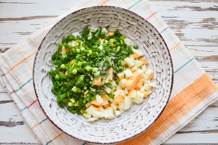 Jellied pie with eggs and green onions - the dish belongs to express recipes