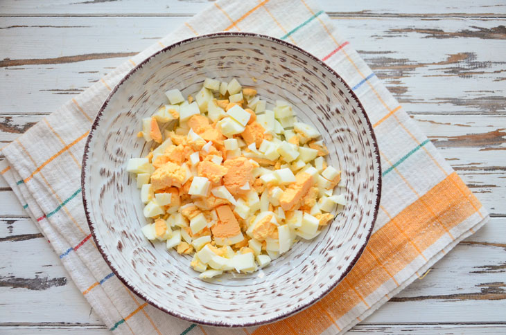 Jellied pie with eggs and green onions - the dish belongs to express recipes