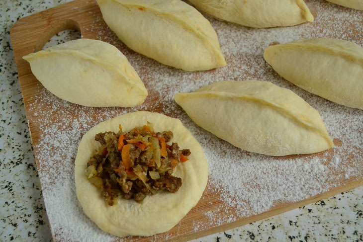 Delicious pies in the oven with cabbage and minced meat - in just 1 hour