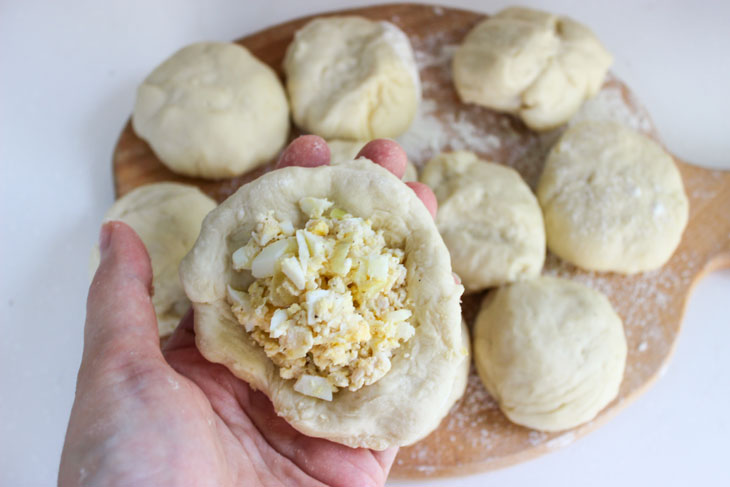 Pies with chicken and boiled eggs - a successful and very simple recipe