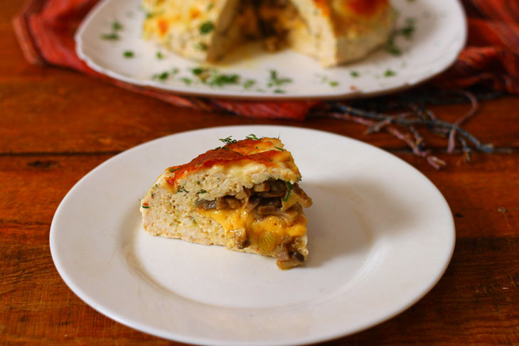 Delicious and quick chicken pie with mushrooms and cheese