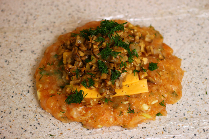 Delicious and quick chicken pie with mushrooms and cheese