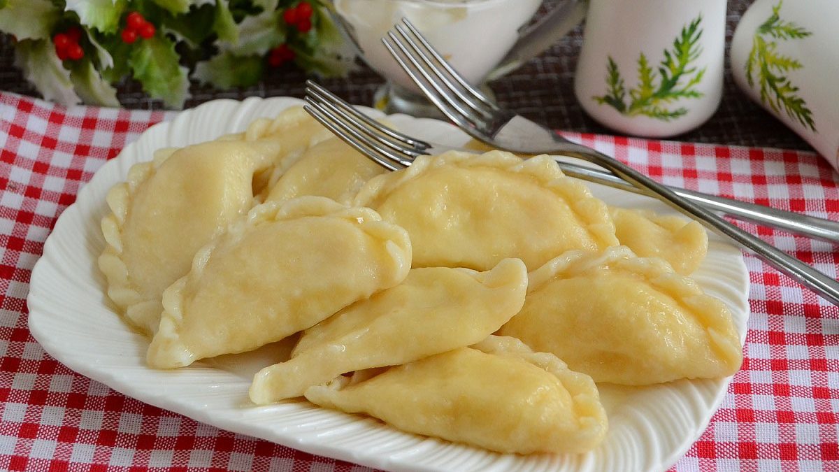 Vareniki with cottage cheese and potatoes – unusual, but very tasty