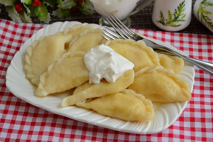 Vareniki with cottage cheese and potatoes - unusual, but very tasty