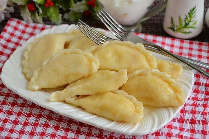 Vareniki with cottage cheese and potatoes - unusual, but very tasty