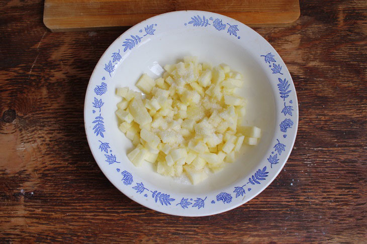 Posikunchiki with apples - the famous Perm pies