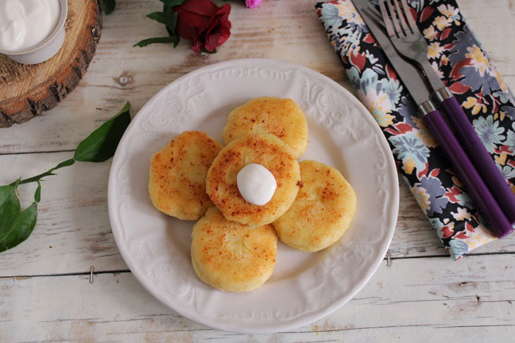 Cheesecakes with semolina in a pan - tender, tasty and airy