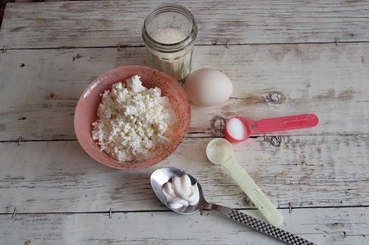 Cheesecakes with semolina in a pan - tender, tasty and airy