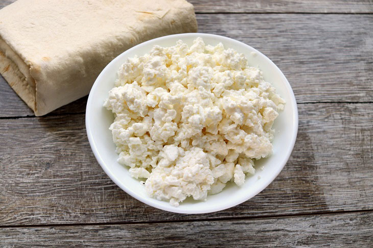 Cottage cheese and poppy-seed lavash roll - a delicious dessert in a hurry