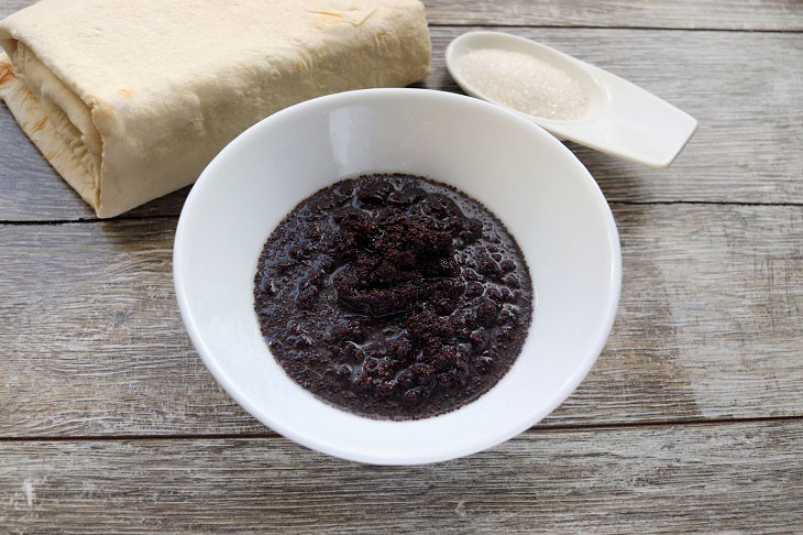 Cottage cheese and poppy-seed lavash roll - a delicious dessert in a hurry