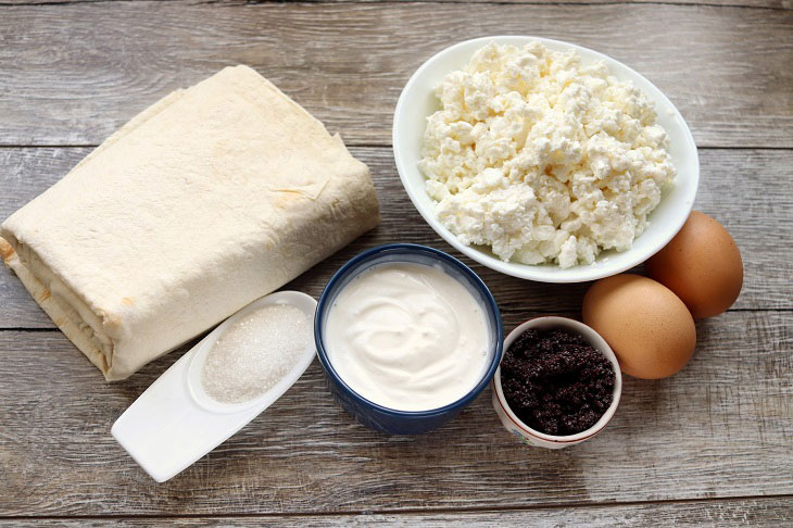 Cottage cheese and poppy-seed lavash roll - a delicious dessert in a hurry