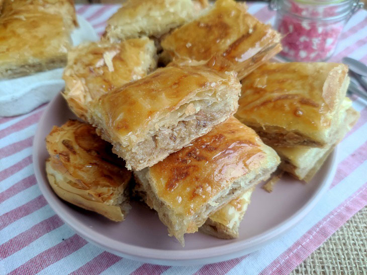 Filo baklava - a delicious oriental dessert