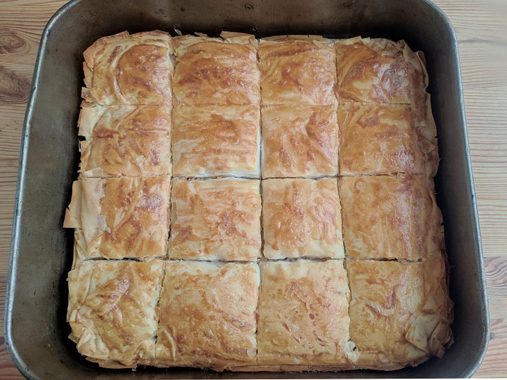 Filo baklava - a delicious oriental dessert