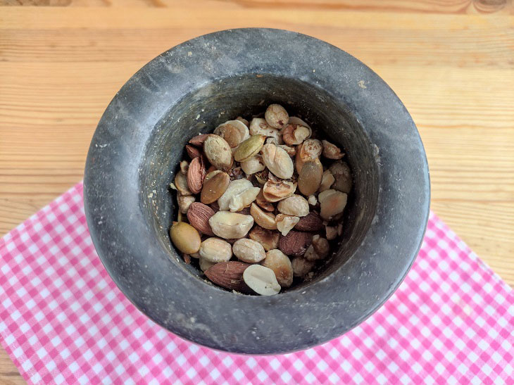 Jewish charoset - a delicious and fragrant dessert