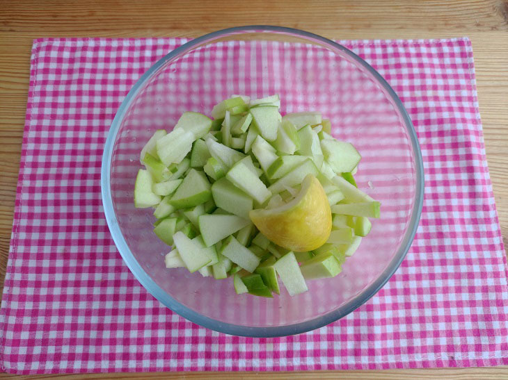 Jewish charoset - a delicious and fragrant dessert