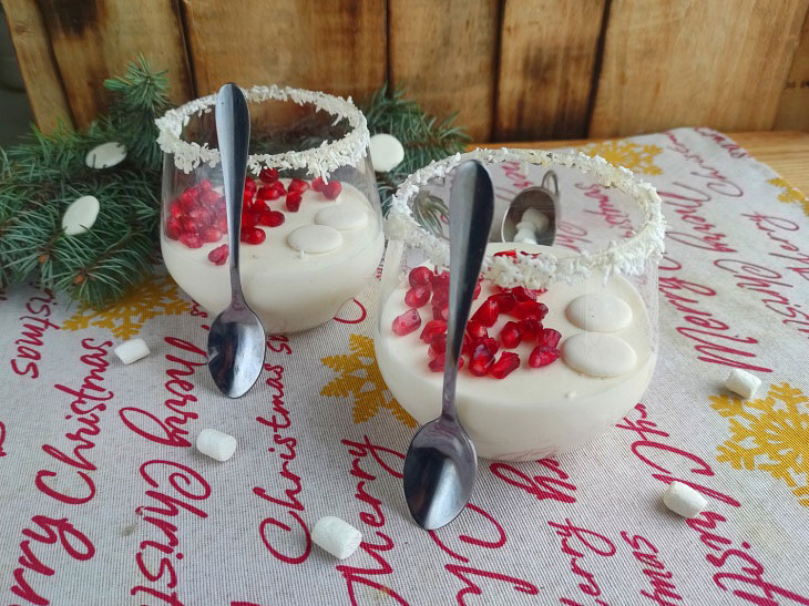 Dessert "Snowball" on the New Year's table - delicate, elegant and tasty