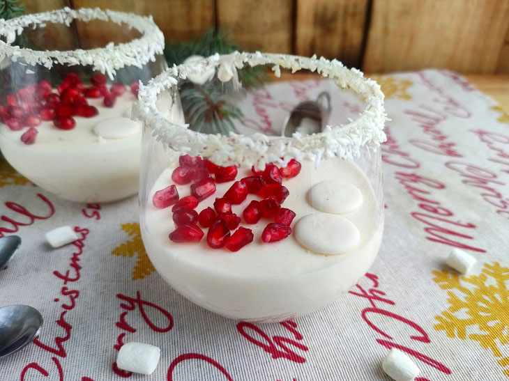 Dessert "Snowball" on the New Year's table - delicate, elegant and tasty