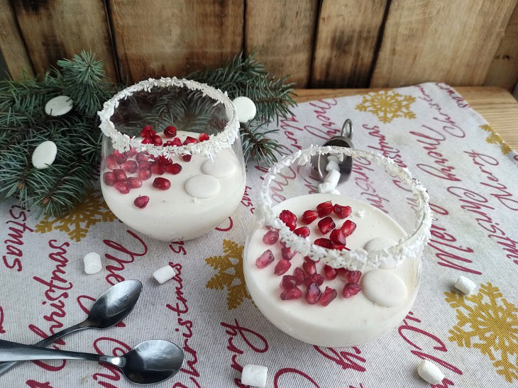 Dessert "Snowball" on the New Year's table - delicate, elegant and tasty