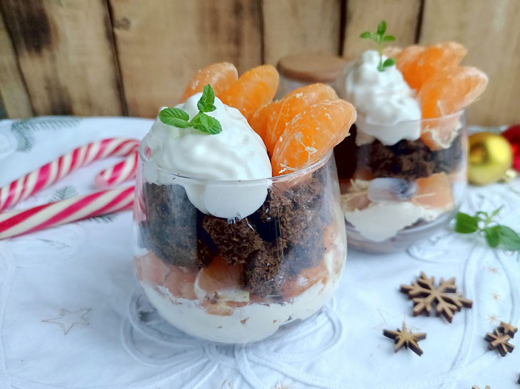 Tangerine trifle "Striped flight" - an interesting dessert in a hurry