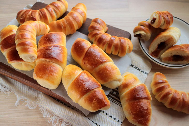 Bagels with condensed milk - fragrant, soft and airy