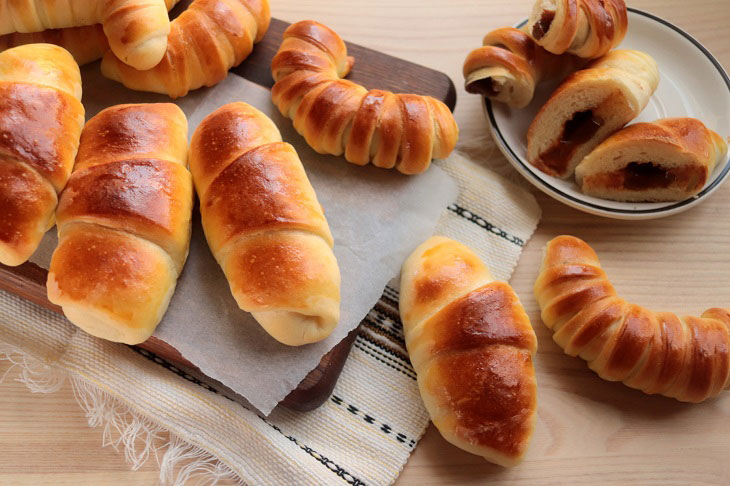 Bagels with condensed milk - fragrant, soft and airy