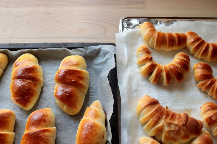 Bagels with condensed milk - fragrant, soft and airy