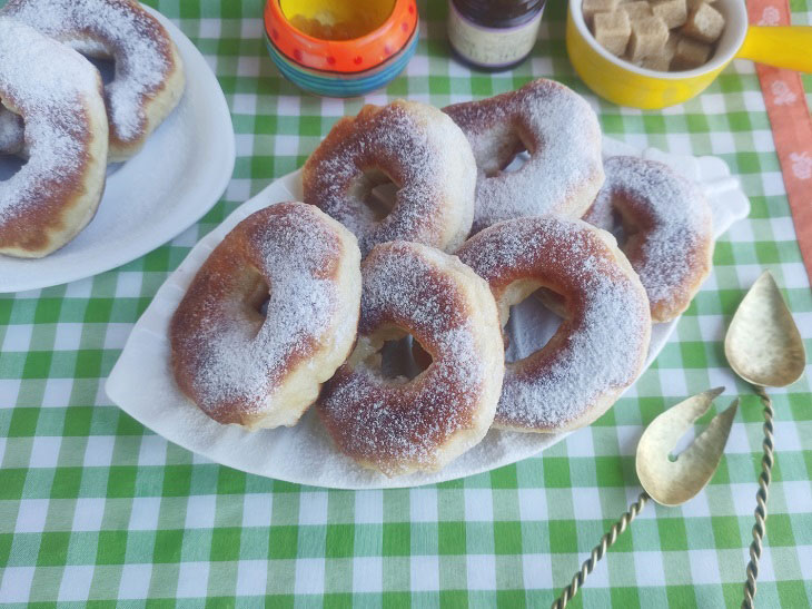 Leningrad donuts - tender and mouth-watering pastries