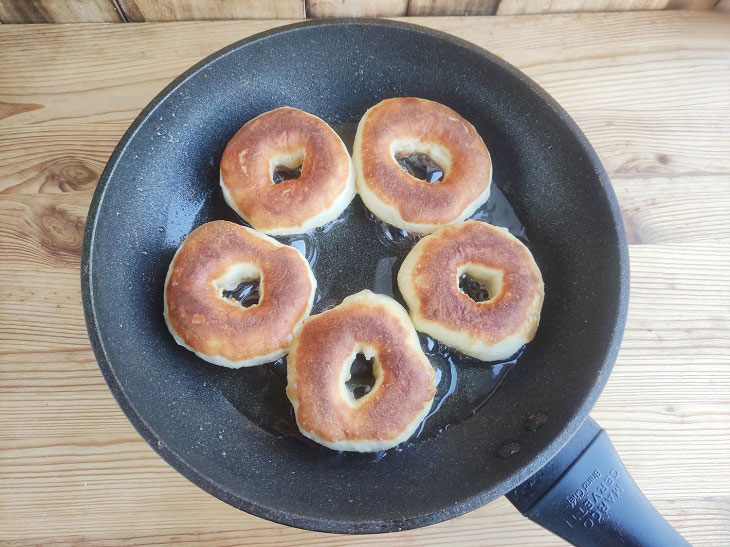 Leningrad donuts - tender and mouth-watering pastries