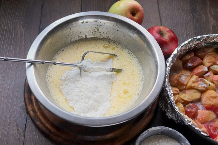 Pie "Marmalade Miracle" with apples - juicy and tender pastries