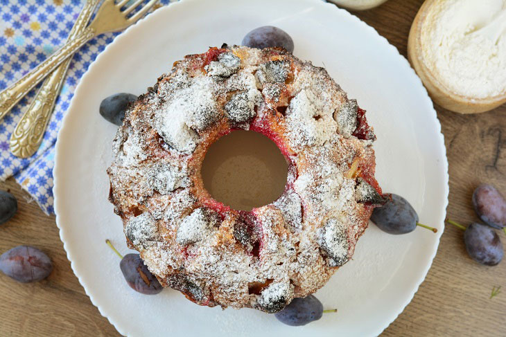 Pie with plums on kefir - tender, airy and fragrant