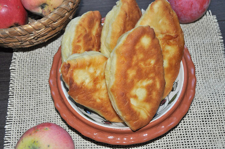 Fried pies with apples on the water - soft, airy and very tasty
