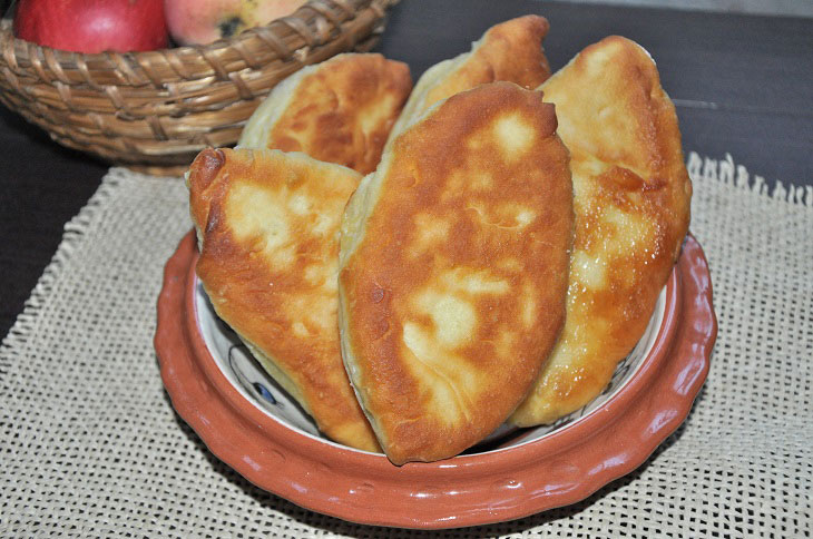 Fried pies with apples on the water - soft, airy and very tasty