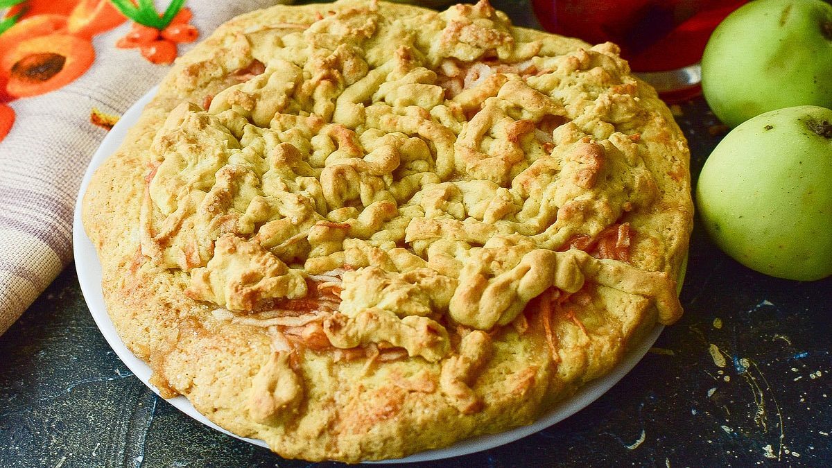Apple pie “Kroshka” – simple and tasty pastries