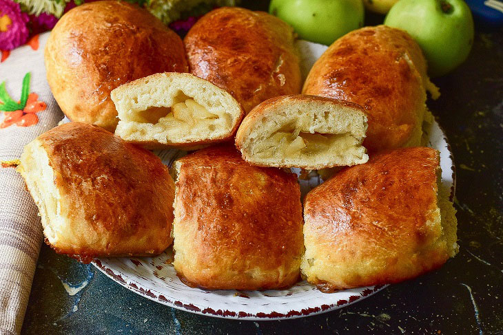 Pies with apples in the oven - delicious and fragrant