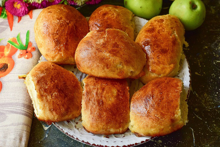 Pies with apples in the oven - delicious and fragrant